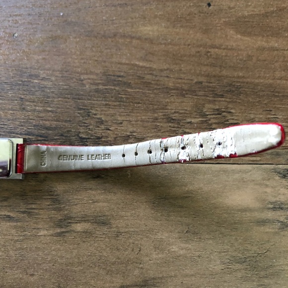 Guess Tank Style Watch W/Silver Tone Face & Red Croc Like Band - Picture 7 of 8